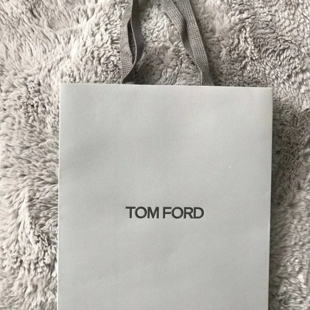 TOM FORD 6.5x8x3.5 Silver/Grey Shopping Bag - Picture 2 of 2